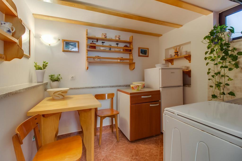 Apartments Franjo 木洛希尼 客房 照片