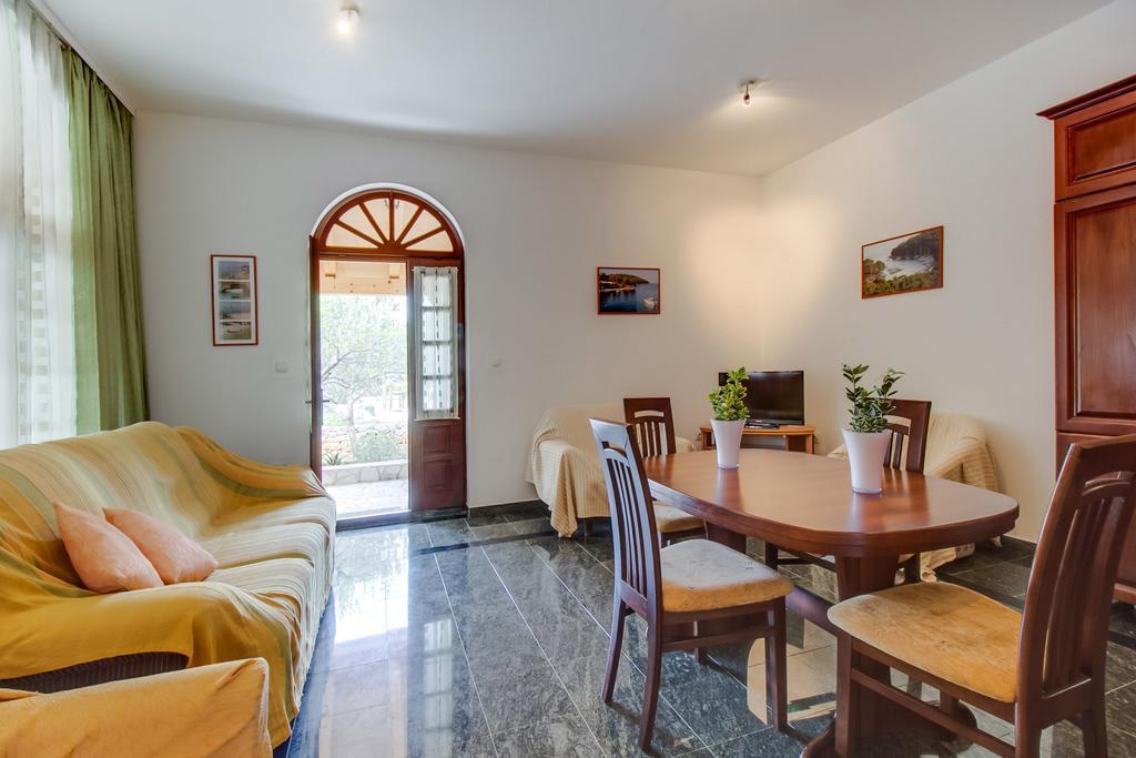 Apartments Franjo 木洛希尼 客房 照片