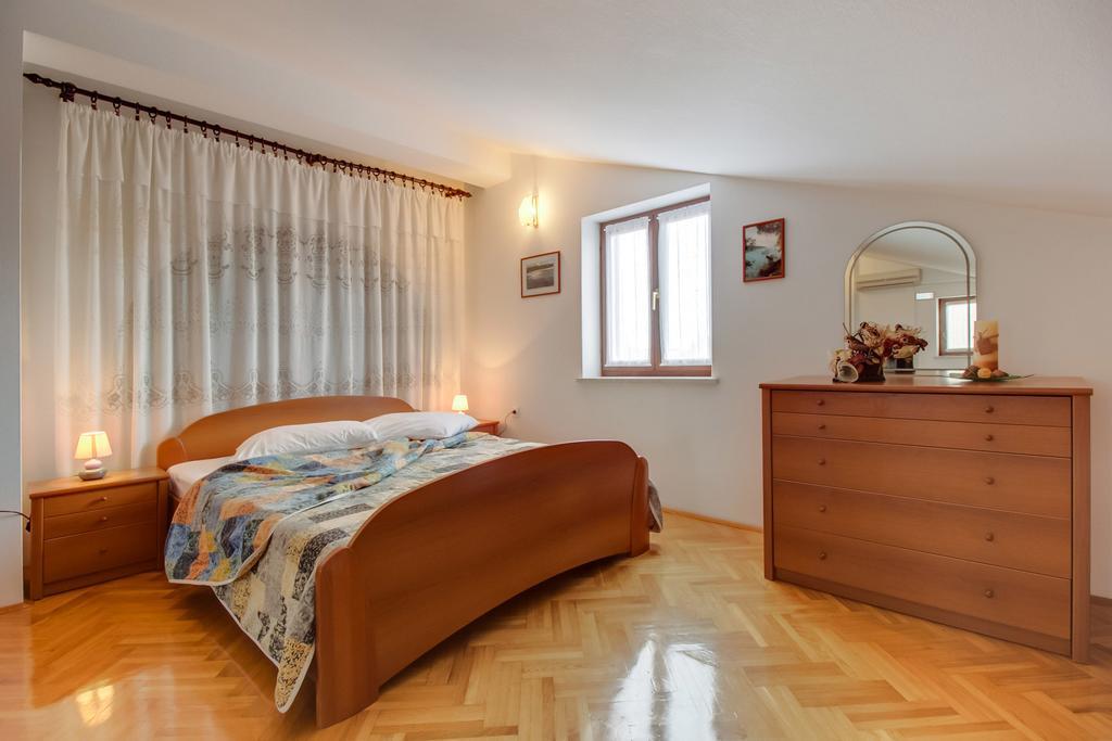 Apartments Franjo 木洛希尼 客房 照片