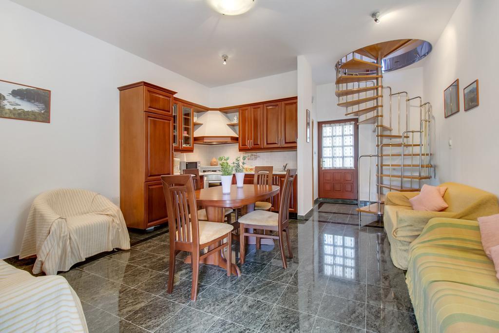 Apartments Franjo 木洛希尼 客房 照片